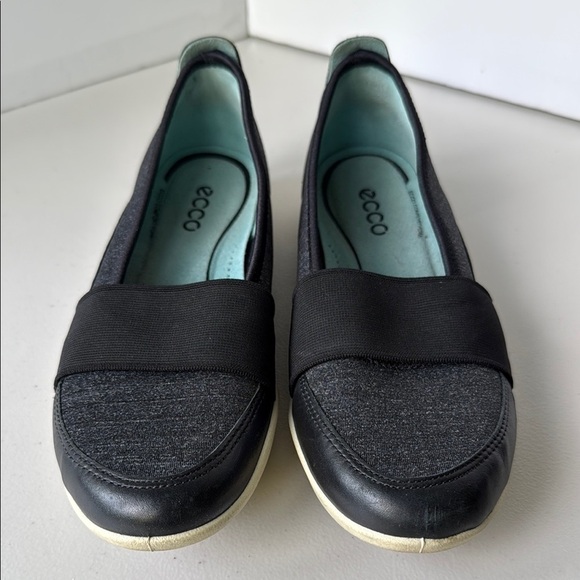 Ecco Black and Gray Bluma Ballerina Flats - Picture 6 of 16